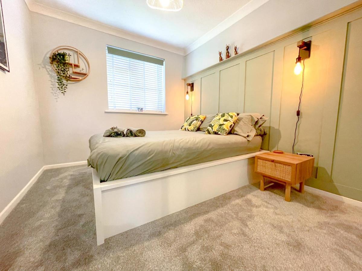 Escape To Tranquil 1 Bed, Poole Villa Canford Magna Dış mekan fotoğraf