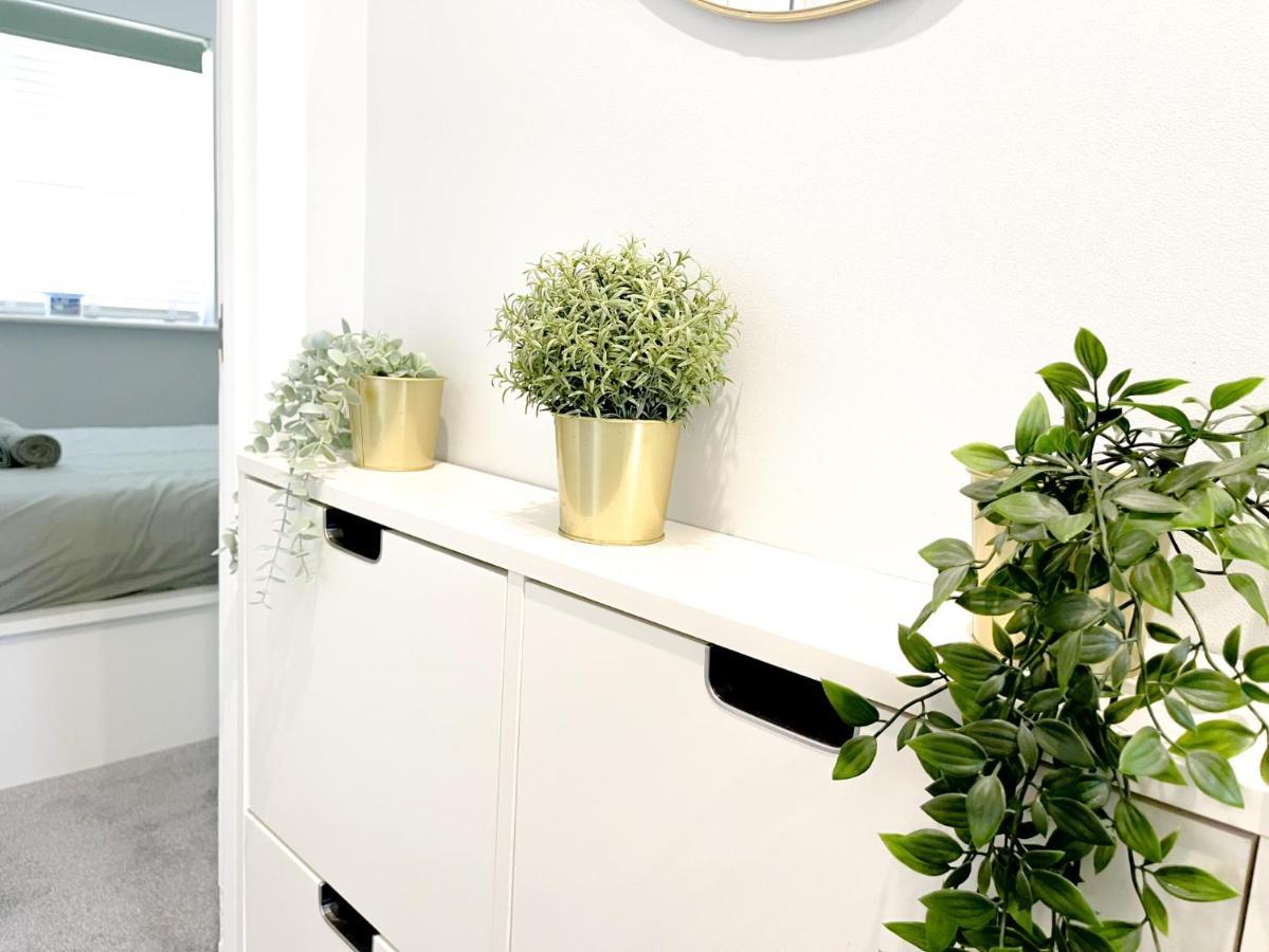 Escape To Tranquil 1 Bed, Poole Villa Canford Magna Dış mekan fotoğraf